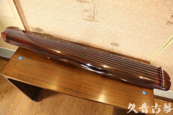 黔东南苗族侗族自治州●久音古琴  ●今日推荐  20230516【收藏级断纹蕉叶】